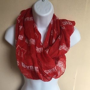 UW Badger infinity scarf